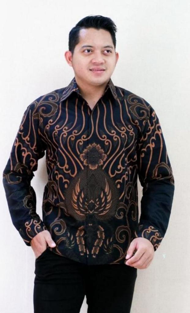 cover-KAMANDANU HITAM Kemeja Batik Pria Solo Lengan Panjang Lapis Furing BY BATIKSOLOAMANAH-1