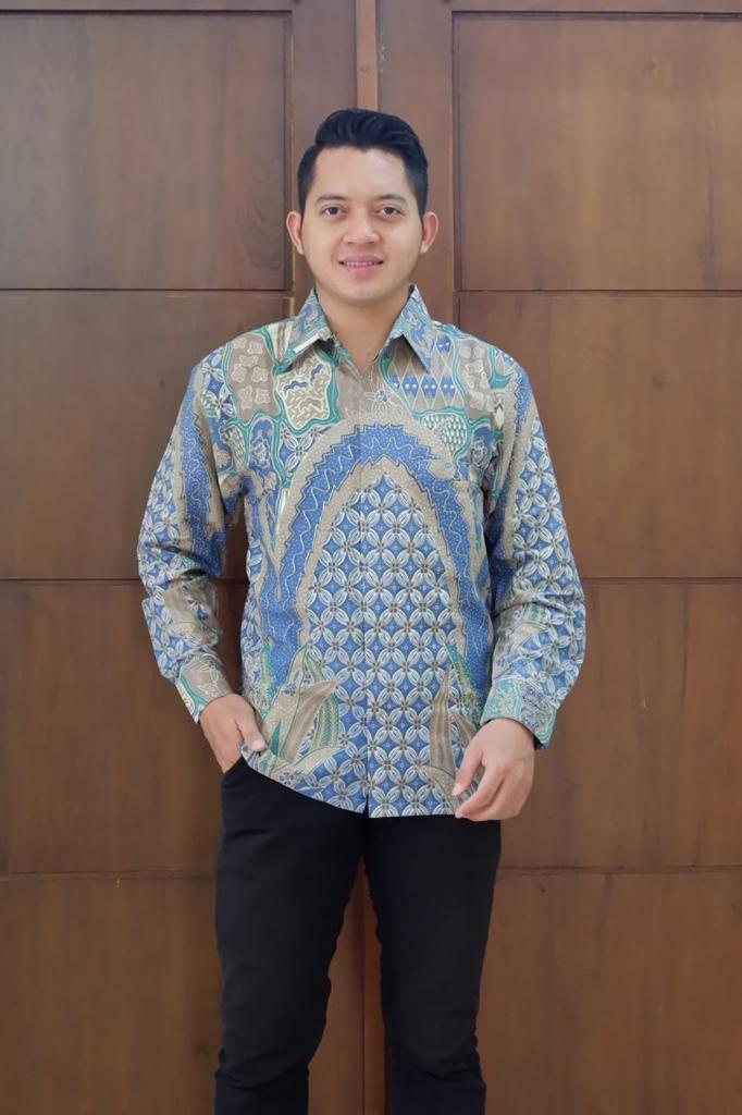 cover-KAWUNG BIRU Kemeja Batik Pria Solo Lengan Panjang Lapis Furing BY BATIKSOLOAMANAH-1