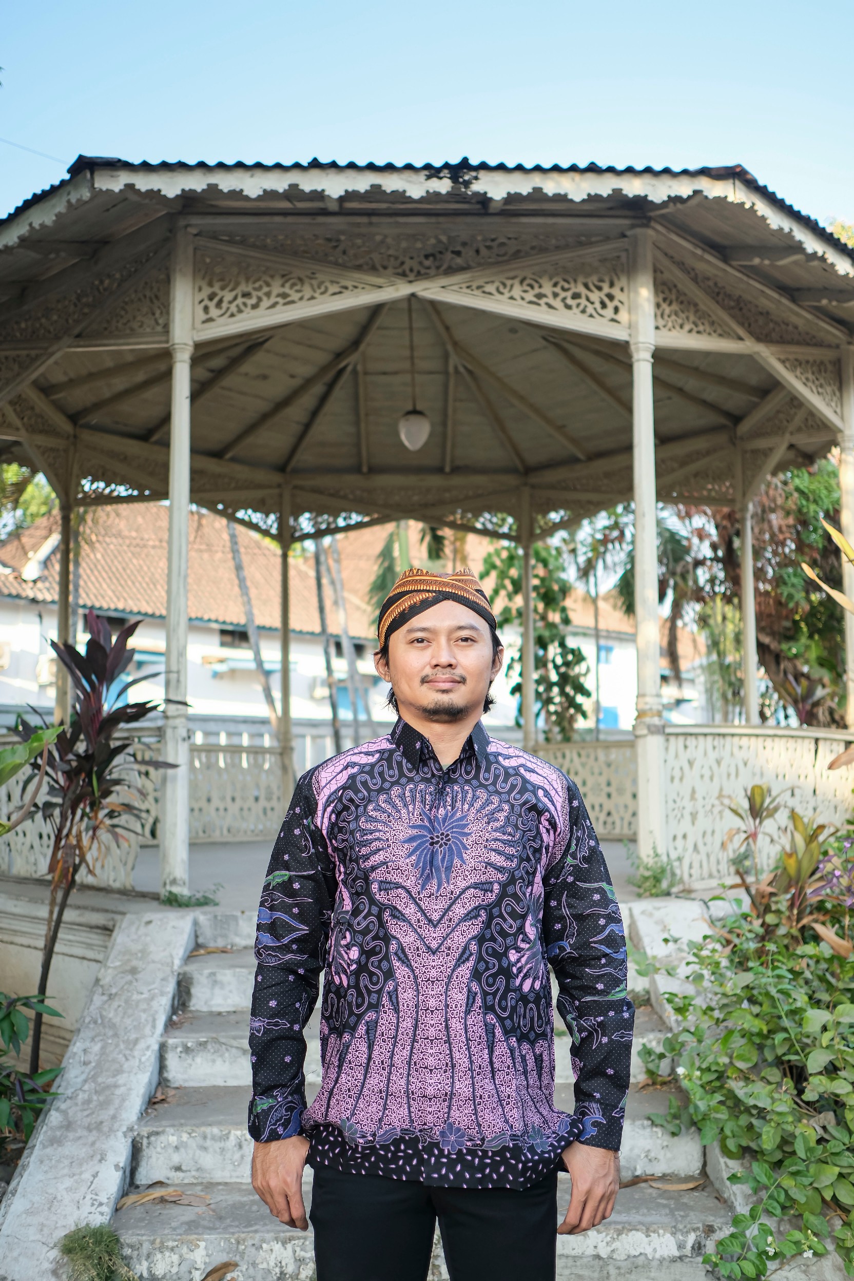 img-GITARJA UNGU LILAC Kemeja Batik Pria Solo Lengan Panjang Lapis Furing BY Mbahblangkonsolo-3