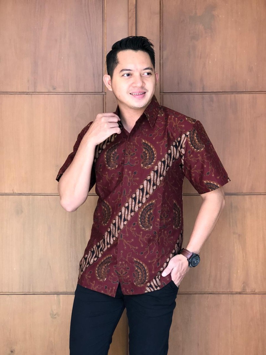 cover-Baju Batik Pria ADIWIJAYA 2 By Kanaya Lapis Furing Halus BY BATIKSOLOAMANAH-1