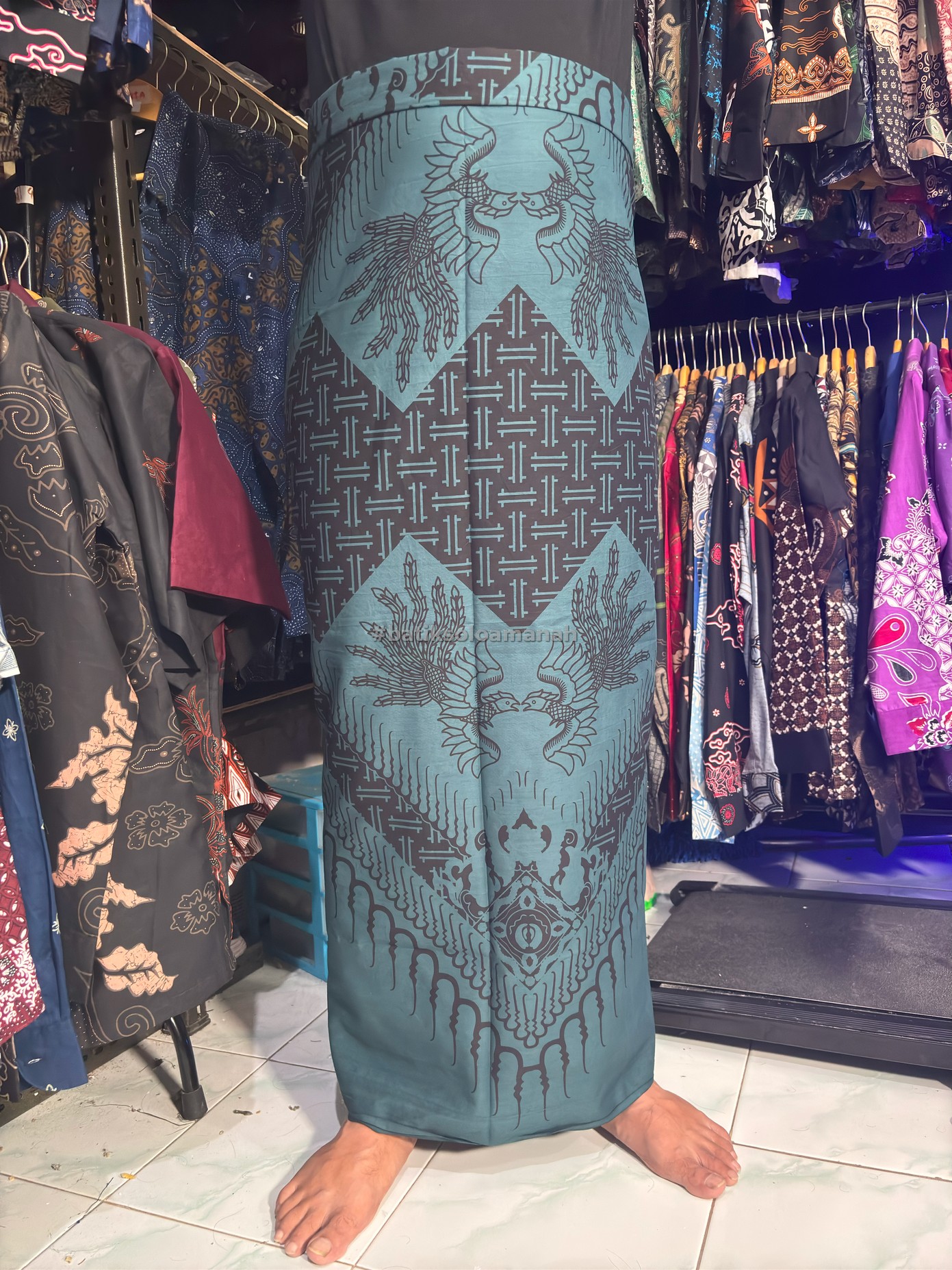 img-SARUNG BATIK SOLO PAGER PEKSI KEMBAR KATUN HALUS PREMIUM MODERN BY BATIKSOLOAMANAH-2