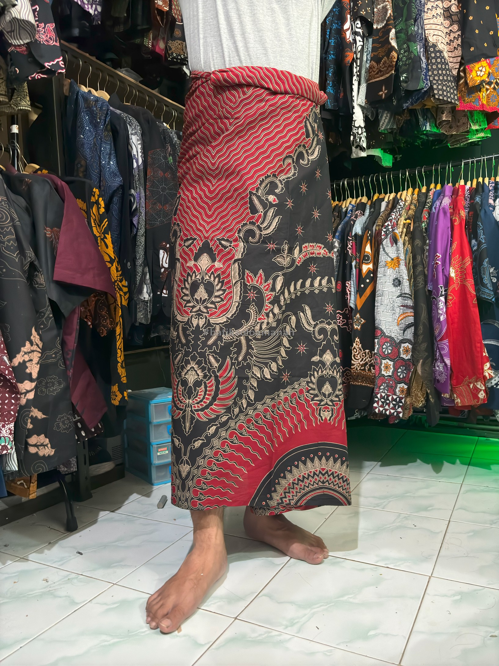 cover-SARUNG BATIK SOLO TIRTONADI KATUN HALUS PREMIUM MODERN BATIKSOLOAMANAH-1