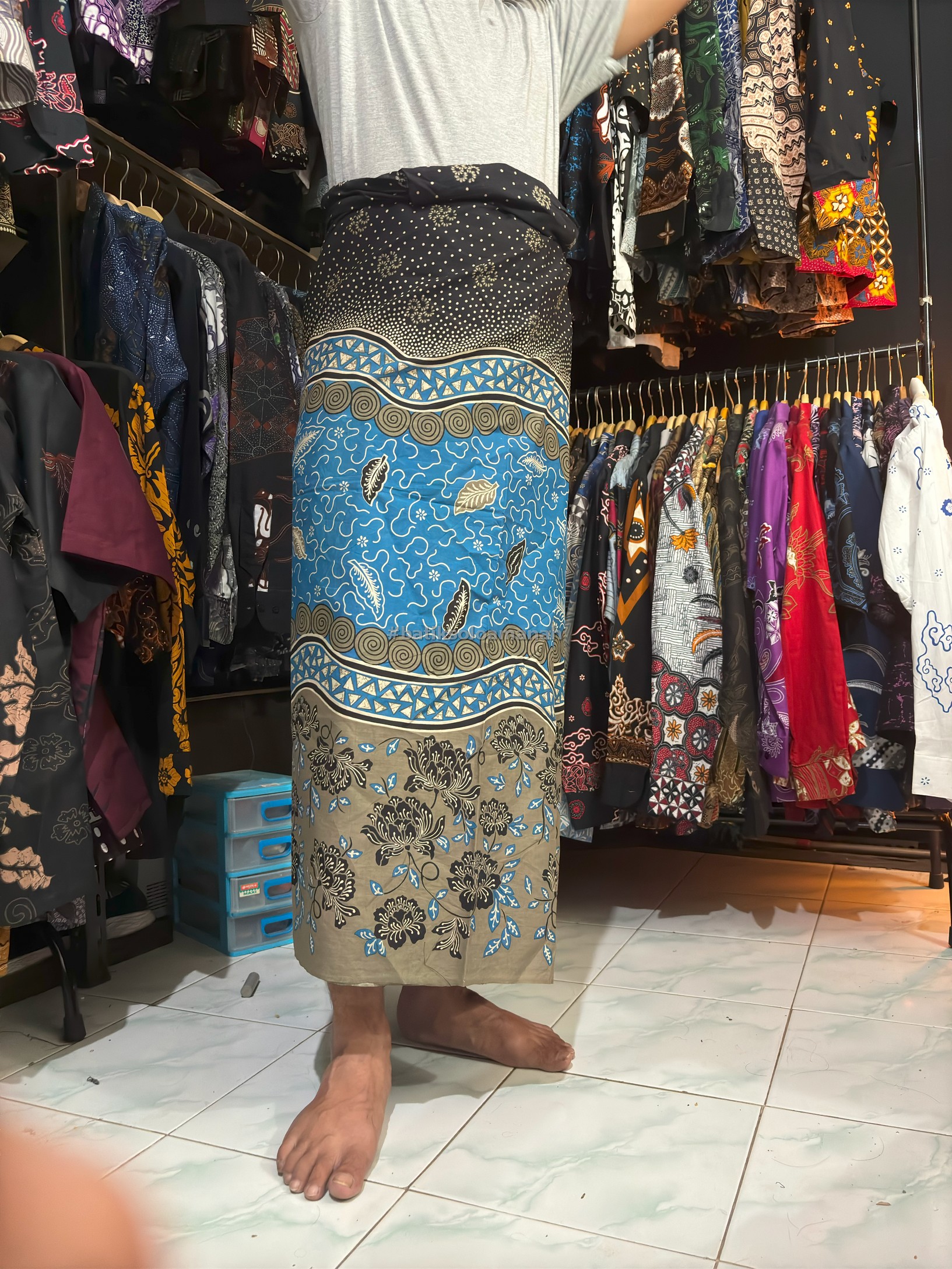 cover-SARUNG BATIK SOLO NARENDRA KATUN HALUS PREMIUM MODERN BATIKSOLOAMANAH-1