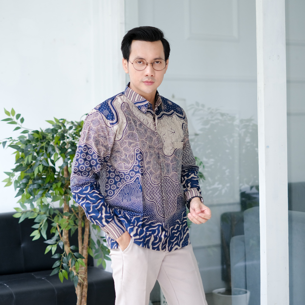 cover-ABSTRAK ABU NAVY Kemeja Batik Pria Solo Lengan Panjang Lapis Furing By BATIKSOLOAMANAH-1