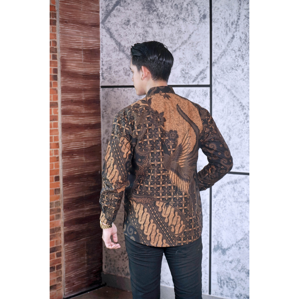 img-TANJUNG HITAM Kemeja Batik Pria Solo Lengan Panjang Lapis Furing By BATIKSOLOAMANAH-5