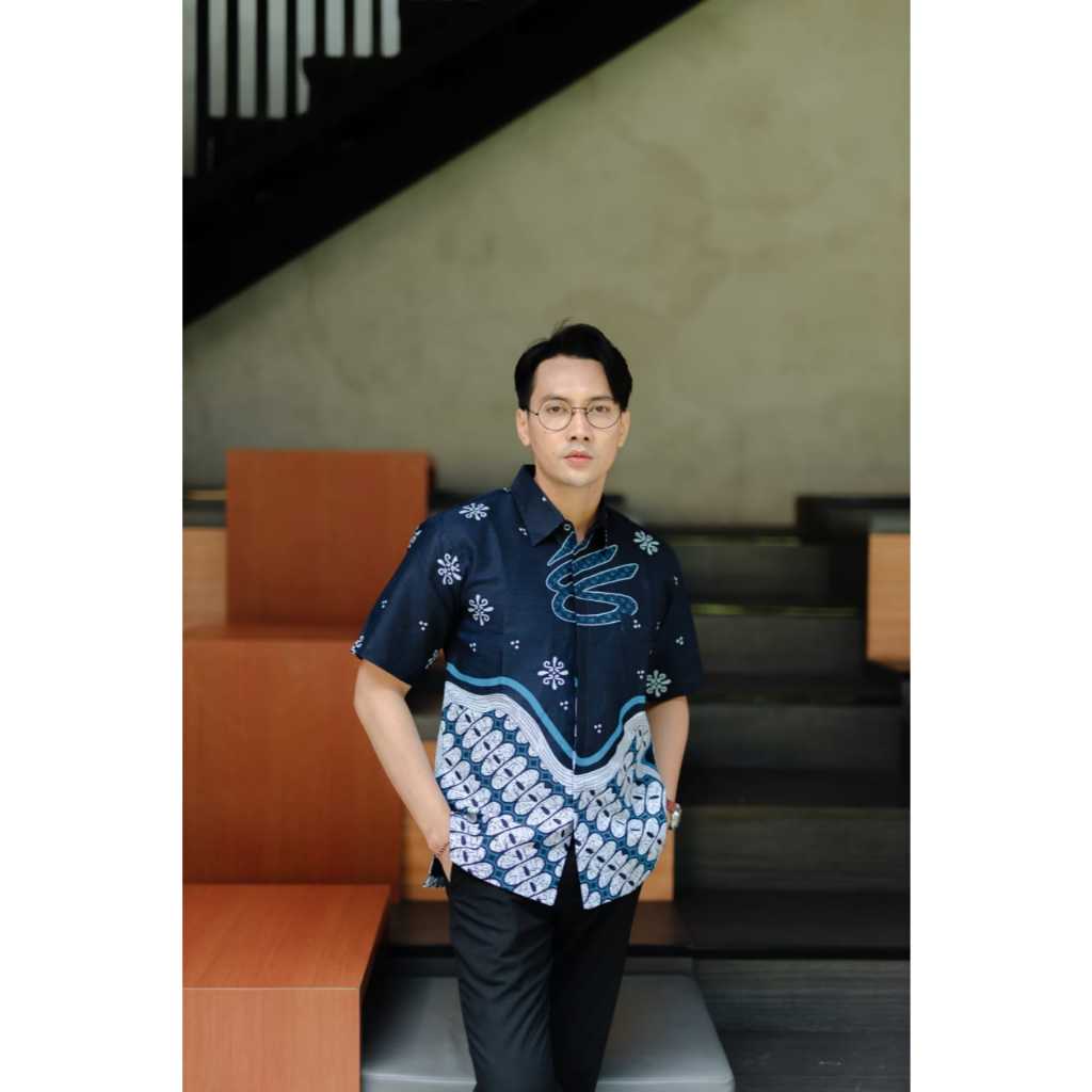 cover-ABSTRAK NDOL NDOL Kemeja Batik Pria Solo Lengan Pendek Lapis Furing By BATIKSOLOAMANAH-1