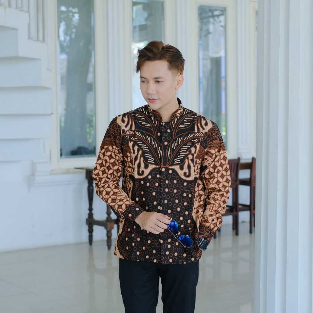 cover-DEDAUN KAWUNG COKLAT Kemeja Batik Pria Solo Lengan Panjang Lapis Furing By BATIKSOLOAMANAH-1