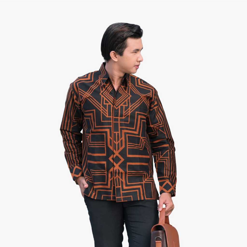 cover-LABIRIN HITAM Kemeja Batik Pria Solo Lengan Panjang Lapis Furing By BATIKSOLOAMANAH-1