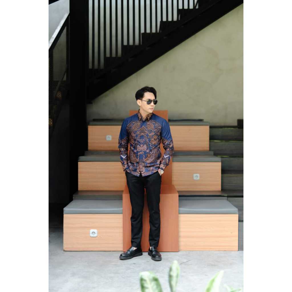 cover-PEKSI MAHKOTA Kemeja Batik Pria Solo Lengan Panjang Lapis Furing By BATIKSOLOAMANAH-1