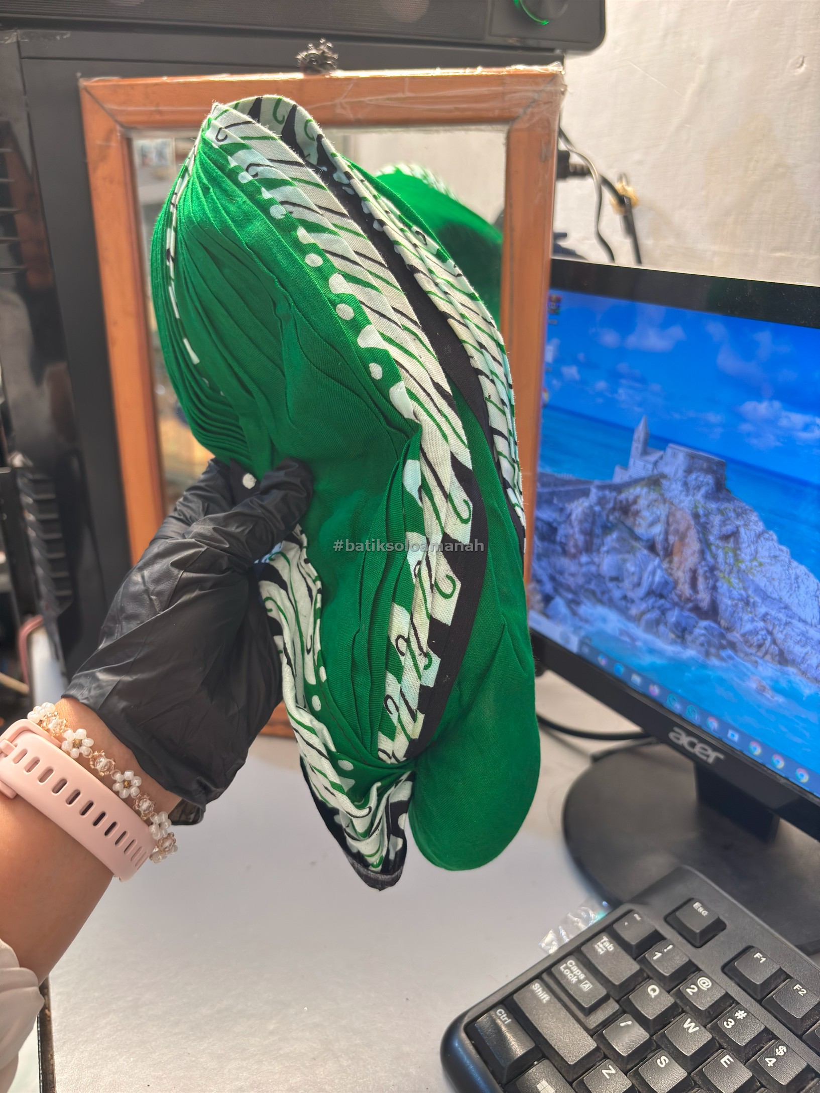 img-BLANGKON JOGJA WARNA HIJAU PREMIUM DEWASA LIPAT BATIKSOLOAMANAH MATARAM KUMITIR-5