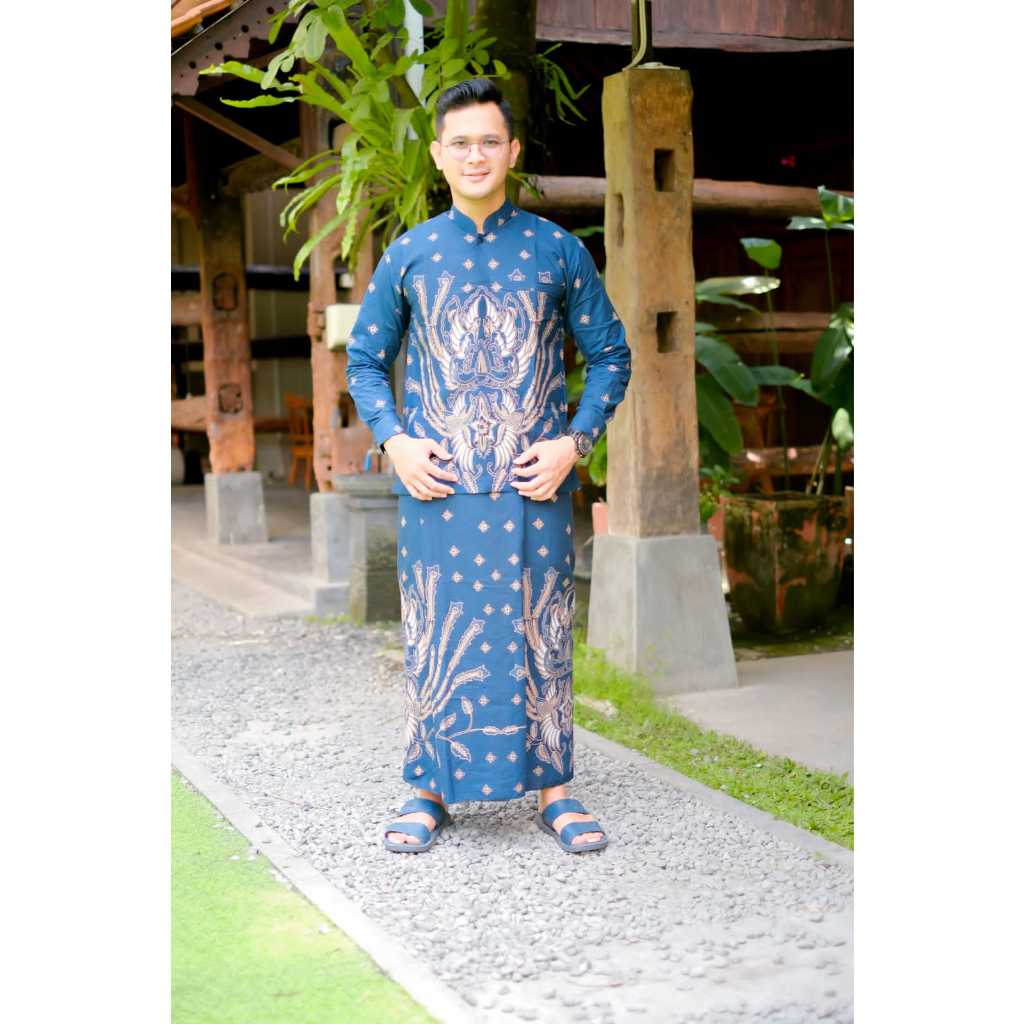 cover-SARUNG BATIK SOLO AFTANA NAVY BATIKSOLOAMANAH-1