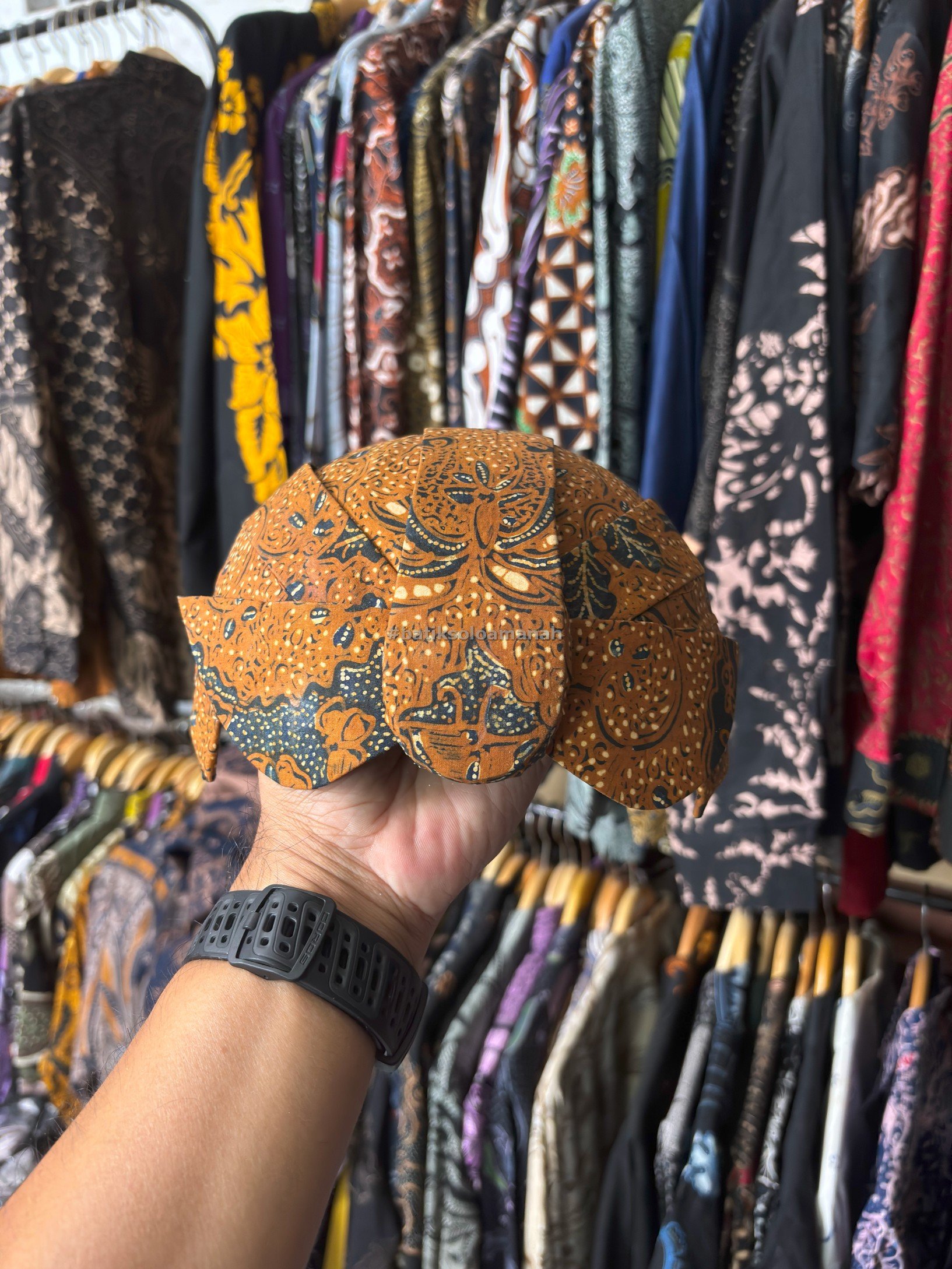 img-BLANGKON SOLO ALUSAN TULIS COKLAT WAHYU TUMURUN-5