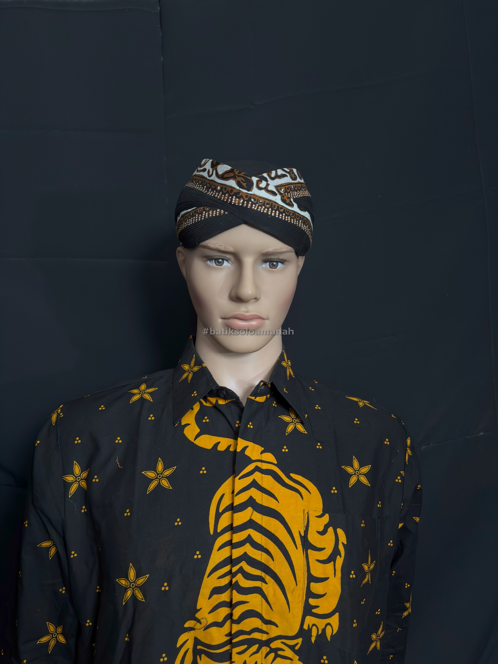 cover-BLANGKON SOLO KSATRIAN KRATON MANGKUNEGARAN-1