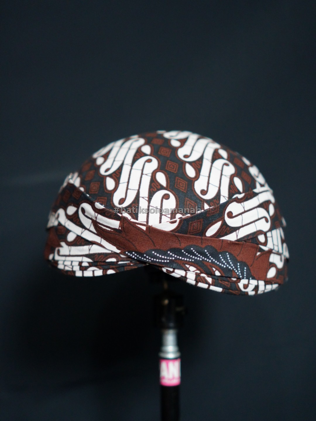 img-BLANGKON SOLO MOTIF PARANG GURDO PUTIH-2