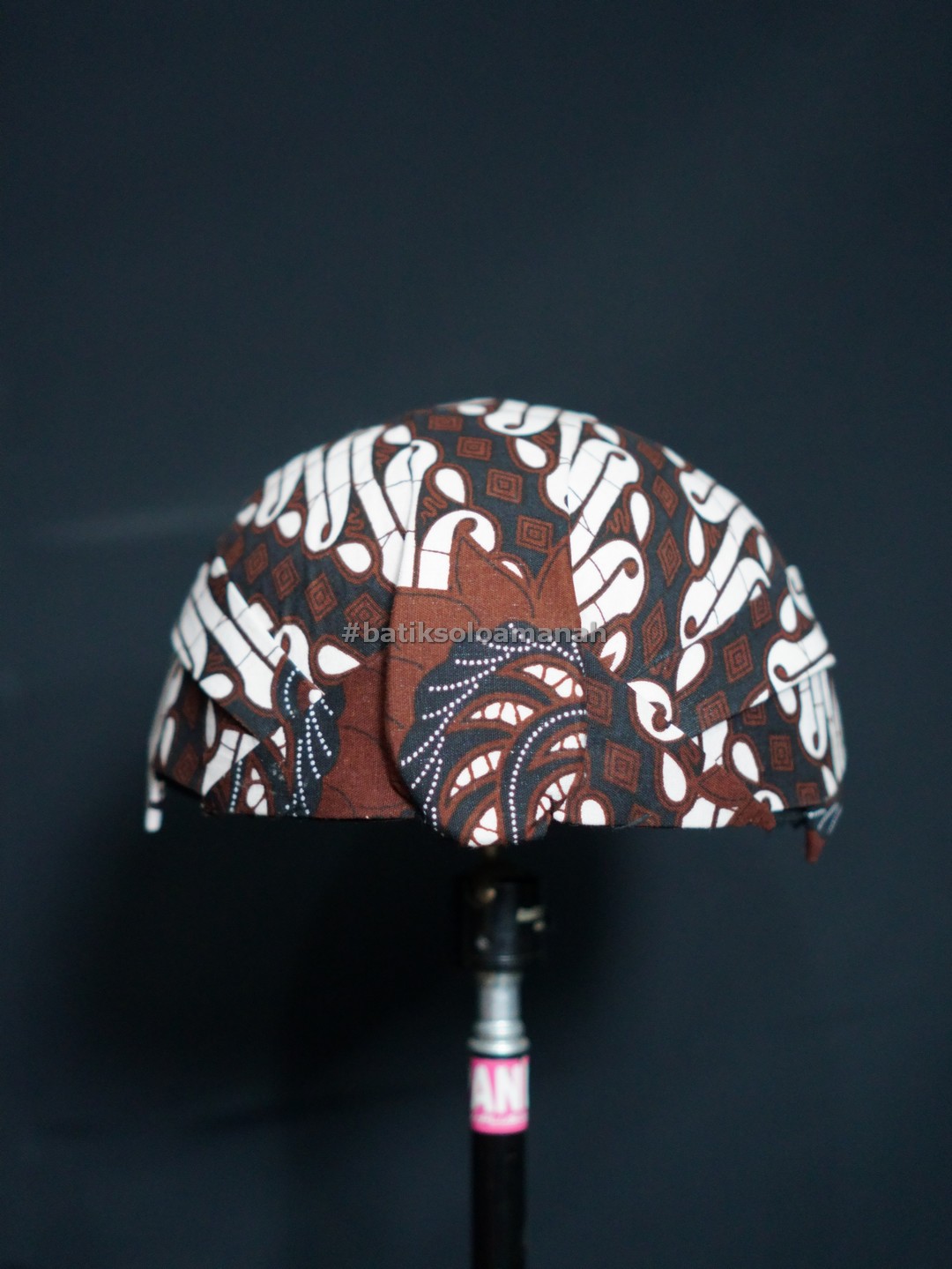 img-BLANGKON SOLO MOTIF PARANG GURDO PUTIH-4